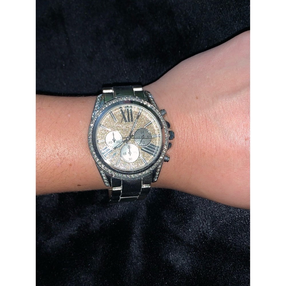 NWOT ✨ - Roman Numeral Link Watch